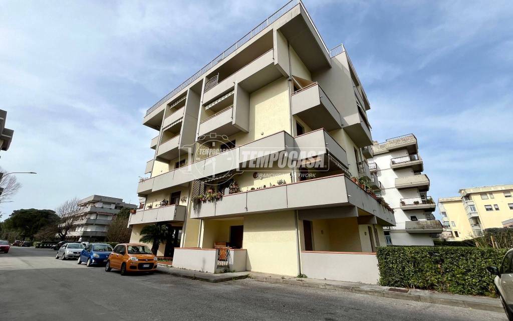 appartamento in vendita a Viareggio in zona Campo d'Aviazione