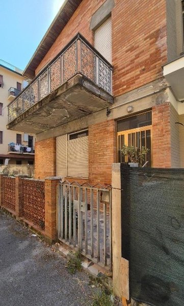 casa indipendente in vendita a Viareggio in zona Campo d'Aviazione
