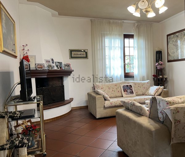 casa indipendente in vendita a Viareggio