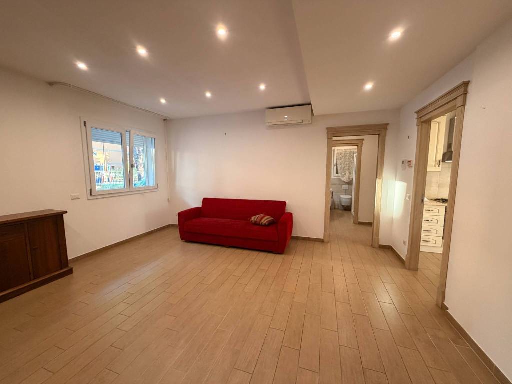 appartamento in vendita a Viareggio in zona Migliarina