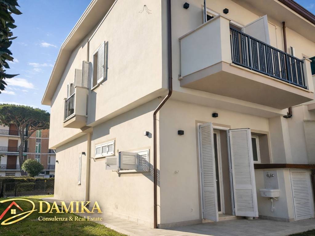 casa indipendente in vendita a Viareggio in zona Marco Polo