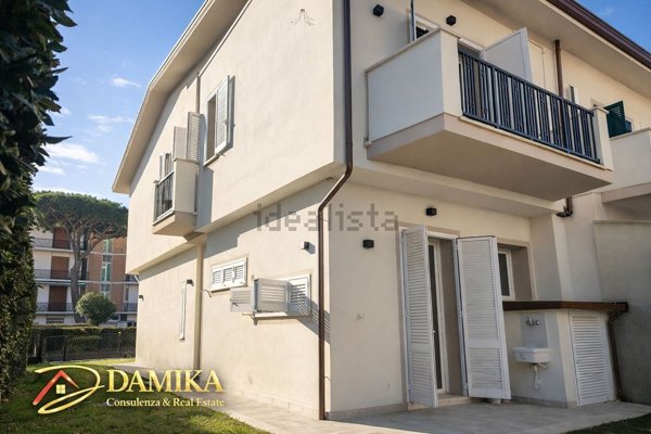 casa indipendente in vendita a Viareggio