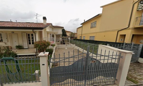 villa in vendita a Viareggio in zona Torre del Lago