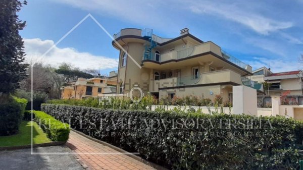 casa indipendente in vendita a Viareggio