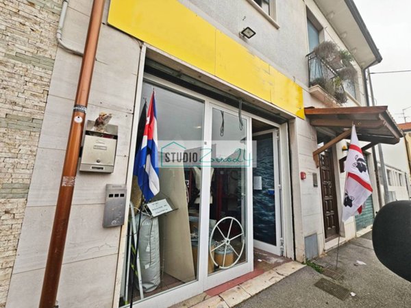 negozio in vendita a Viareggio