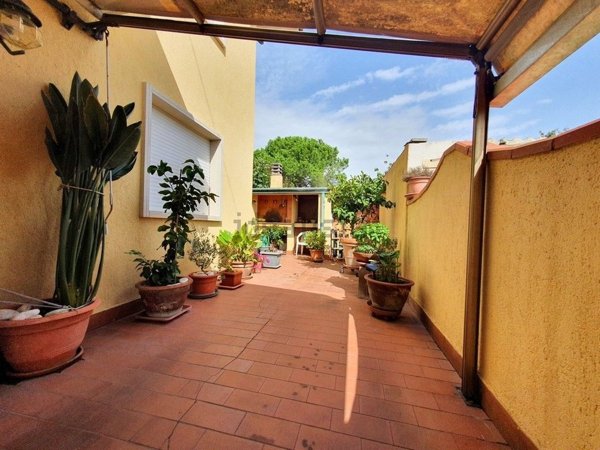 casa indipendente in vendita a Viareggio in zona Migliarina
