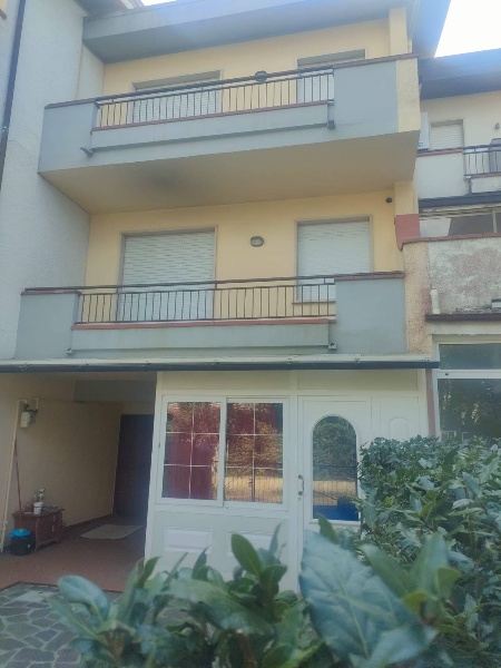 casa indipendente in vendita a Viareggio in zona Torre del Lago