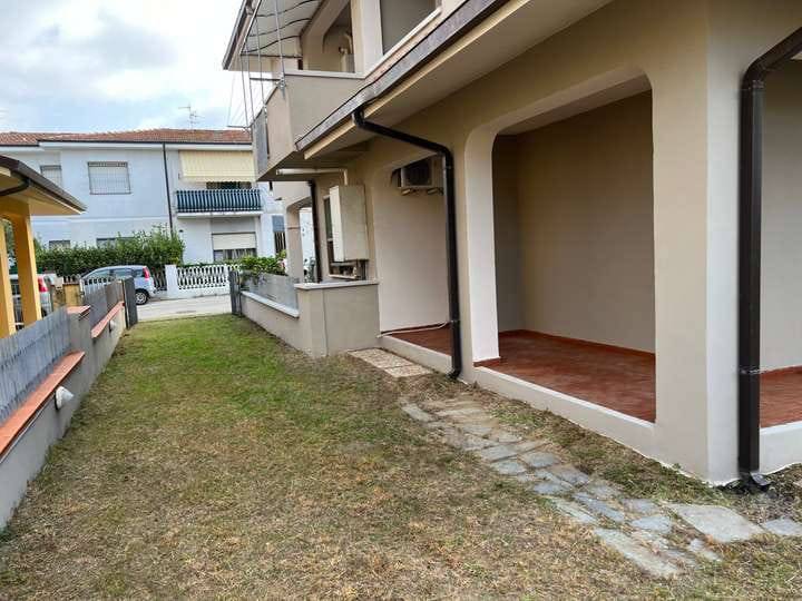 appartamento in vendita a Viareggio in zona Torre del Lago