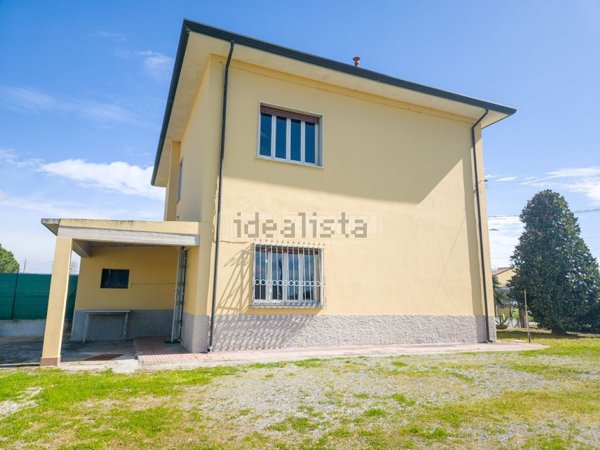 casa indipendente in vendita a Viareggio