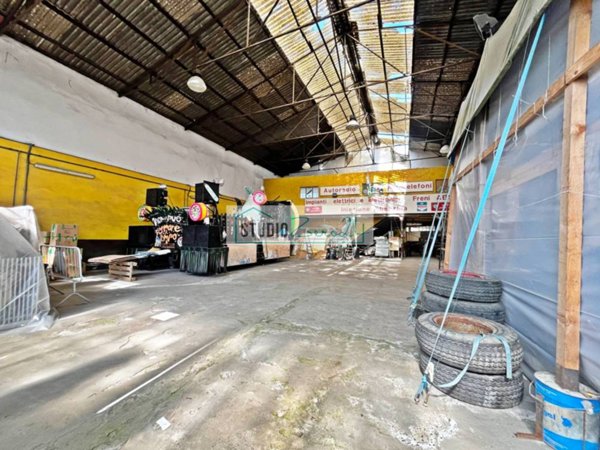 capannone in vendita a Viareggio