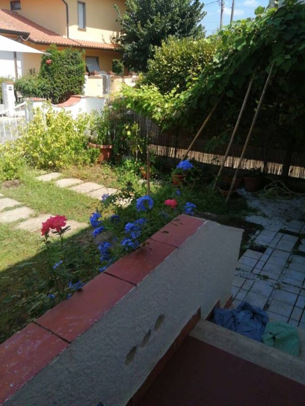 casa indipendente in vendita a Viareggio in zona Torre del Lago