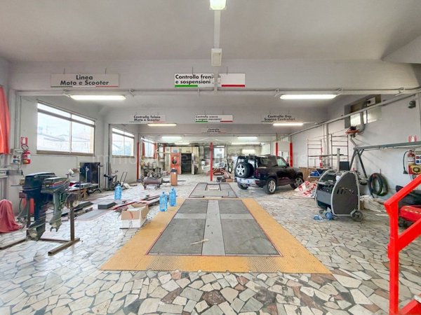 capannone in vendita a Viareggio