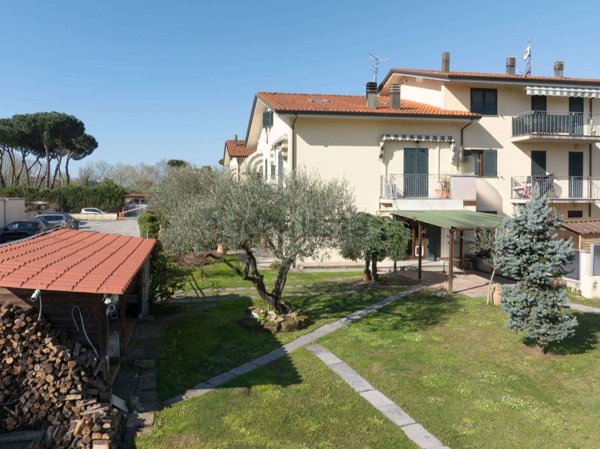 casa indipendente in vendita a Viareggio in zona Torre del Lago