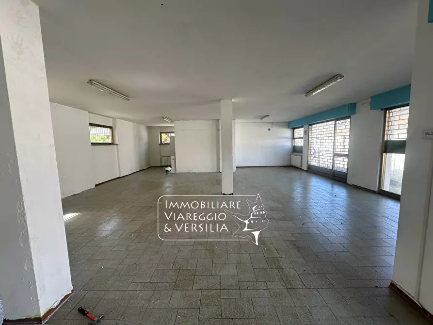 negozio in vendita a Viareggio in zona Centro Storico