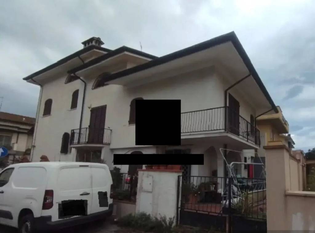casa indipendente in vendita a Viareggio
