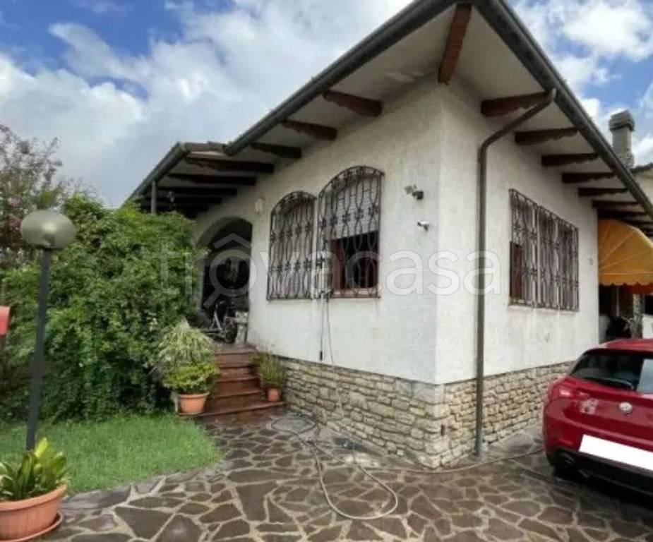 casa indipendente in vendita a Viareggio