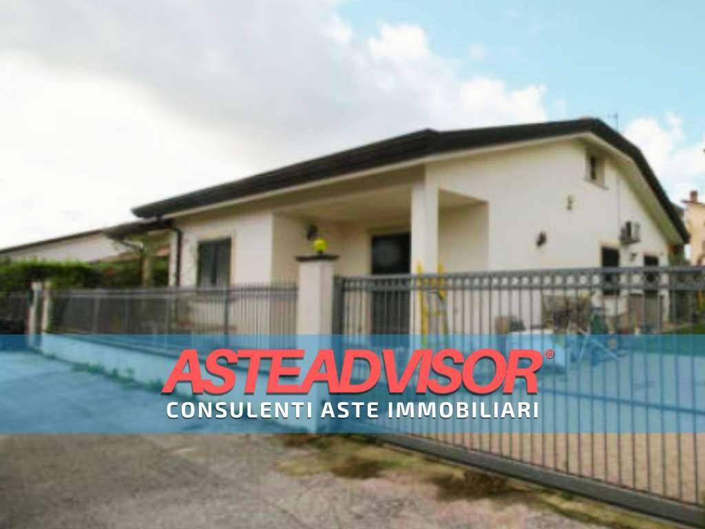 casa indipendente in vendita a Viareggio in zona Torre del Lago