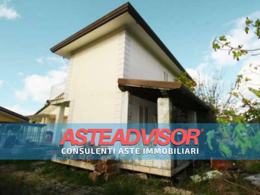 casa indipendente in vendita a Viareggio in zona Torre del Lago
