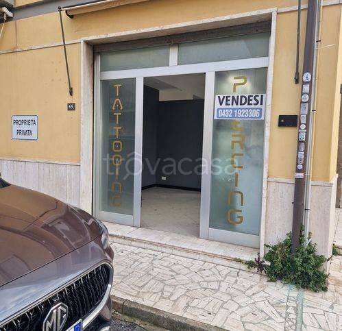 negozio in vendita a Viareggio in zona Campo d'Aviazione