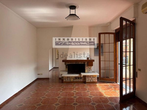 casa indipendente in vendita a Viareggio