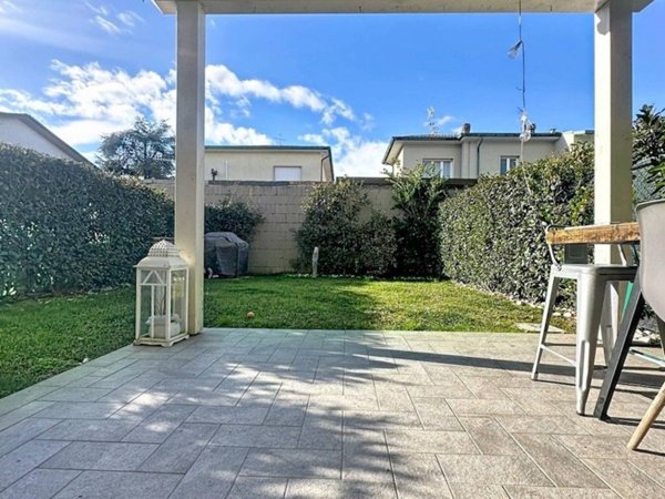 casa indipendente in vendita a Viareggio in zona Migliarina