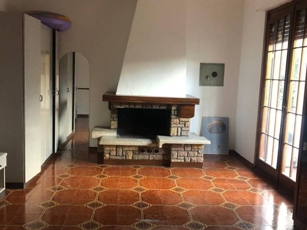casa indipendente in vendita a Viareggio