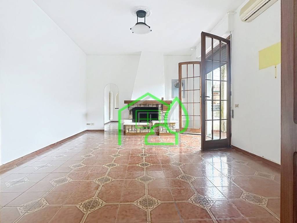 casa indipendente in vendita a Viareggio