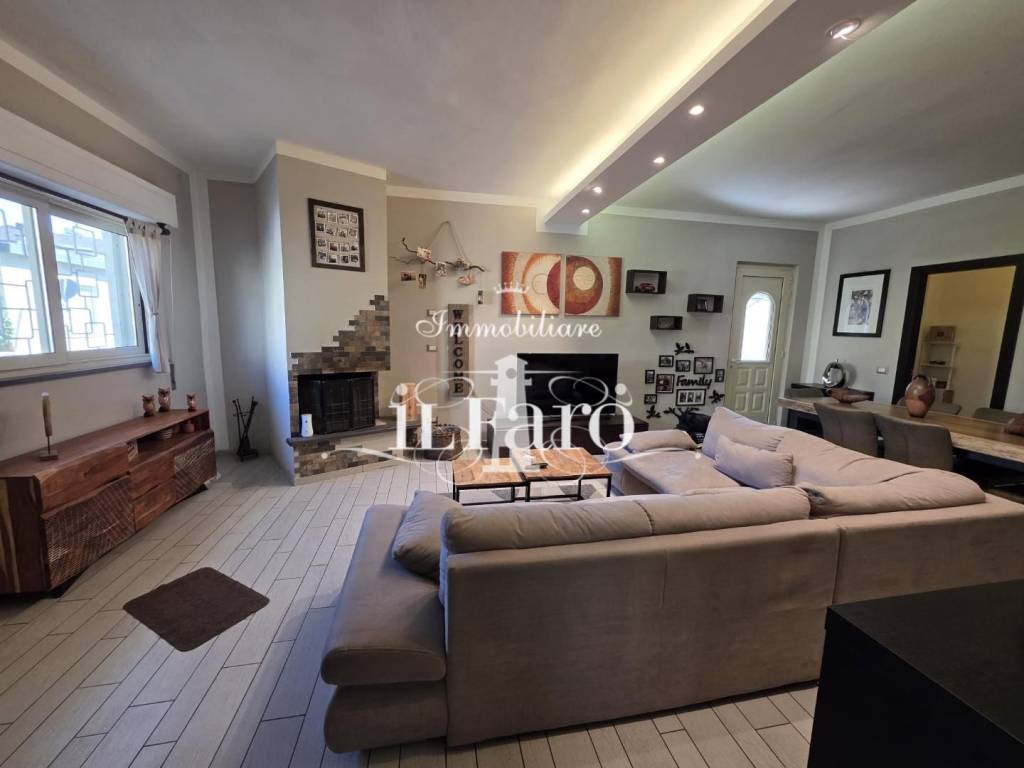 casa indipendente in vendita a Viareggio in zona Migliarina