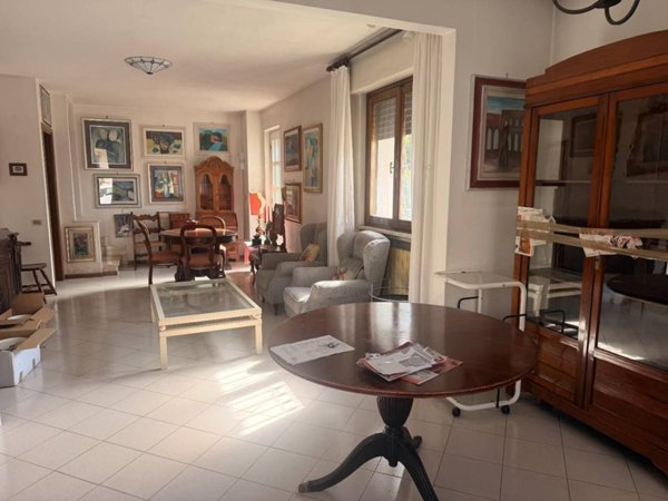 casa indipendente in vendita a Viareggio in zona Migliarina