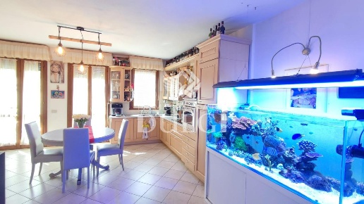 casa indipendente in vendita a Viareggio in zona Torre del Lago