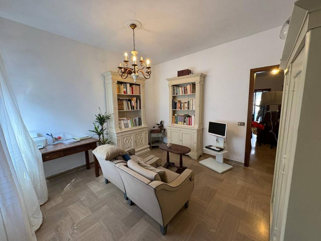 casa indipendente in vendita a Viareggio in zona Migliarina