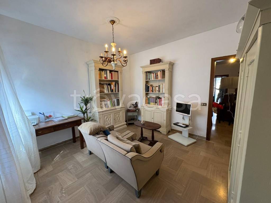 casa indipendente in vendita a Viareggio