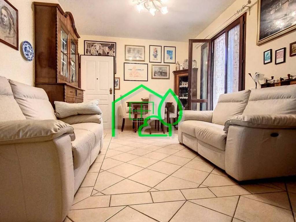 casa indipendente in vendita a Viareggio