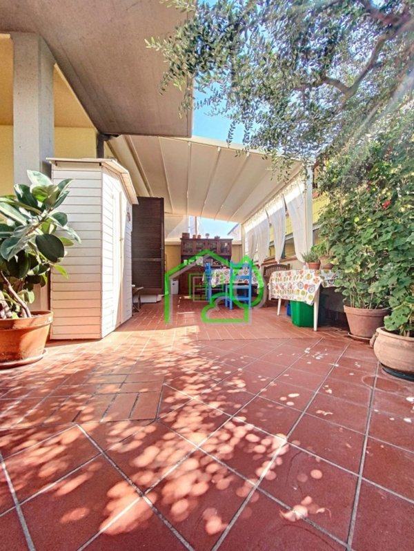 casa indipendente in vendita a Viareggio