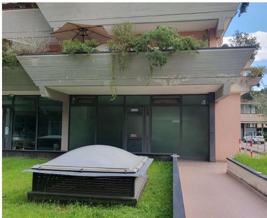 locale commerciale in vendita a Viareggio