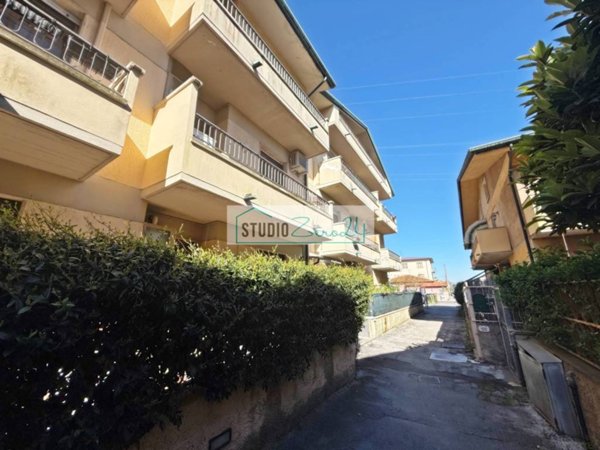 appartamento in vendita a Viareggio in zona Migliarina