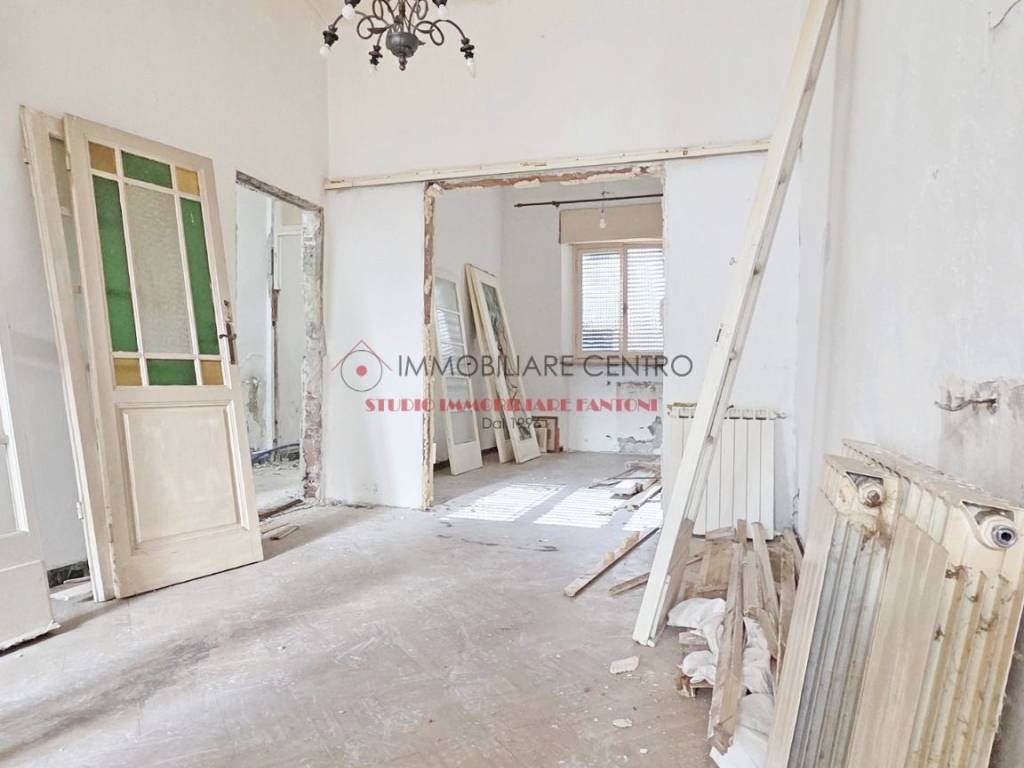 casa indipendente in vendita a Viareggio