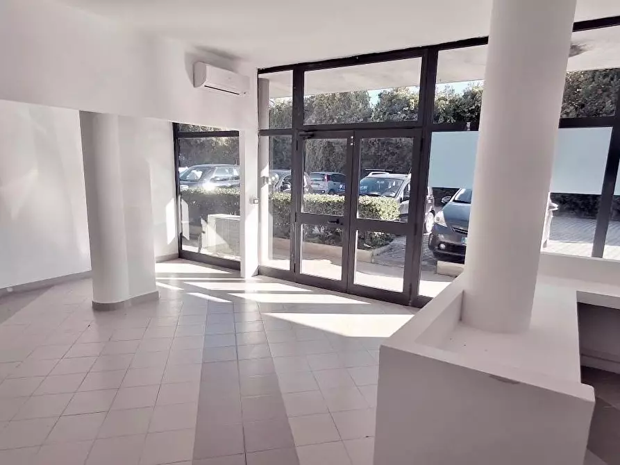 locale commerciale in vendita a Viareggio in zona Migliarina