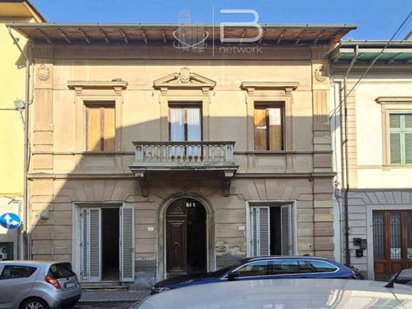 casa indipendente in vendita a Viareggio in zona Centro Storico
