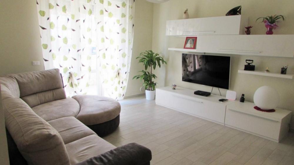 casa indipendente in vendita a Viareggio