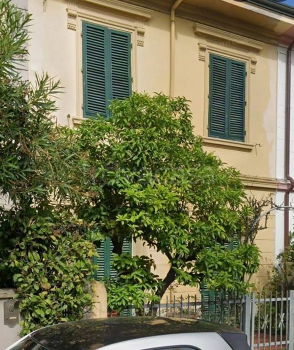 casa indipendente in vendita a Viareggio in zona Marco Polo
