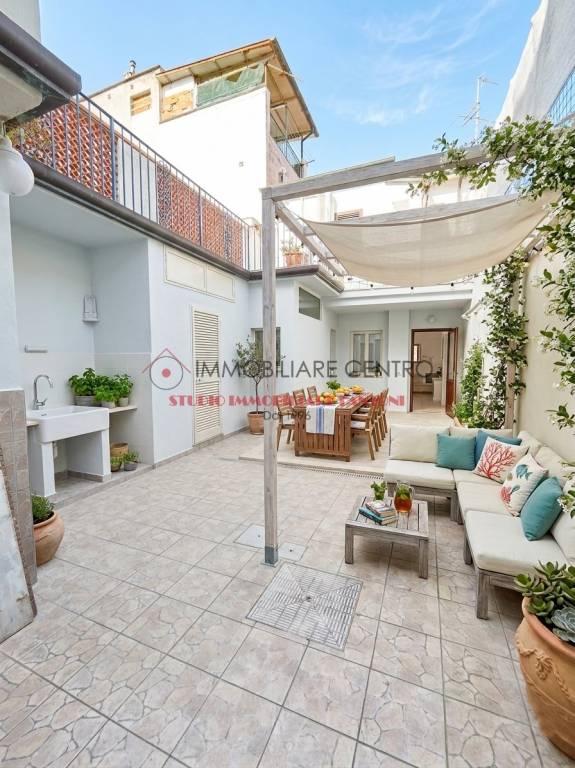casa indipendente in vendita a Viareggio
