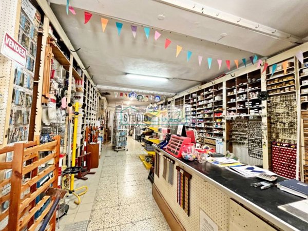 locale commerciale in vendita a Viareggio in zona Centro Storico