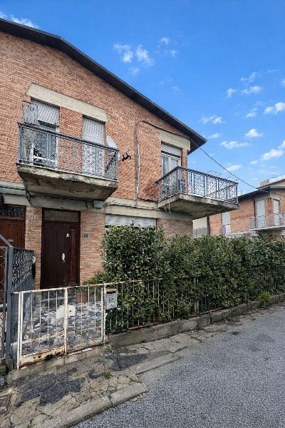 casa indipendente in vendita a Viareggio in zona Campo d'Aviazione