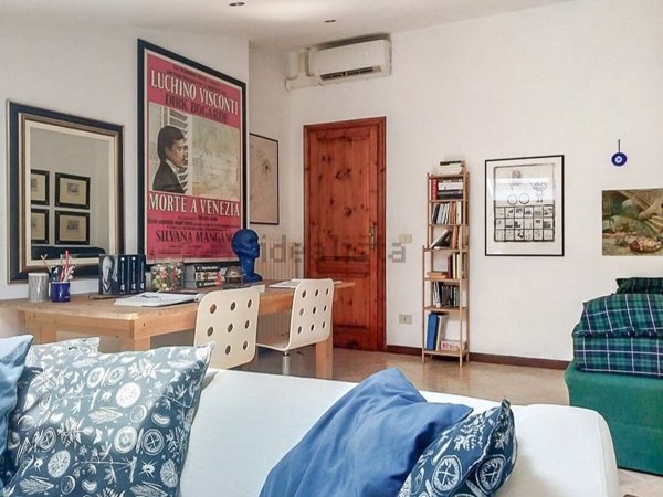 casa indipendente in vendita a Viareggio