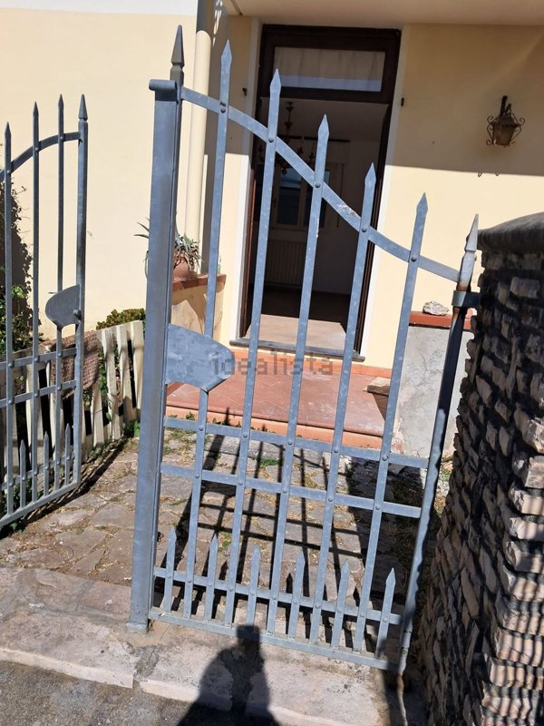 casa indipendente in vendita a Viareggio