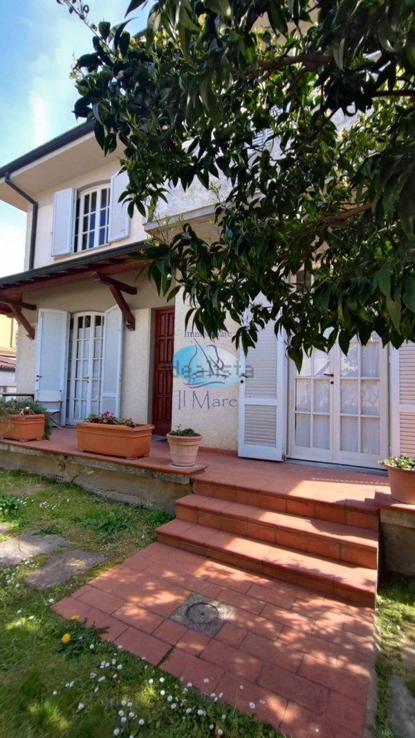 casa indipendente in vendita a Viareggio in zona Centro Storico