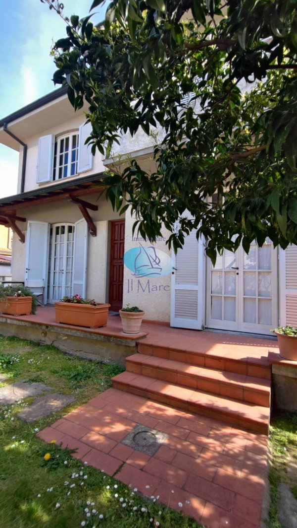 casa indipendente in vendita a Viareggio in zona Centro Storico