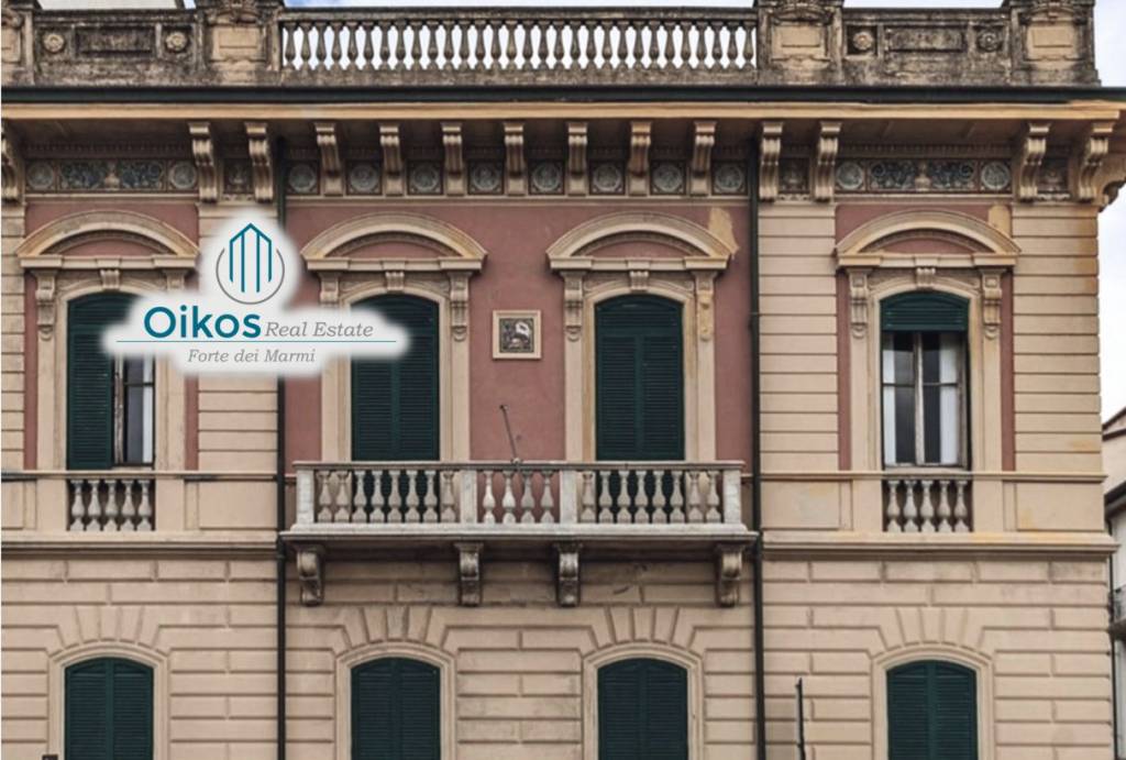 casa indipendente in vendita a Viareggio