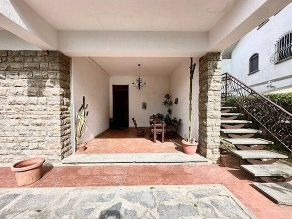 casa indipendente in vendita a Viareggio